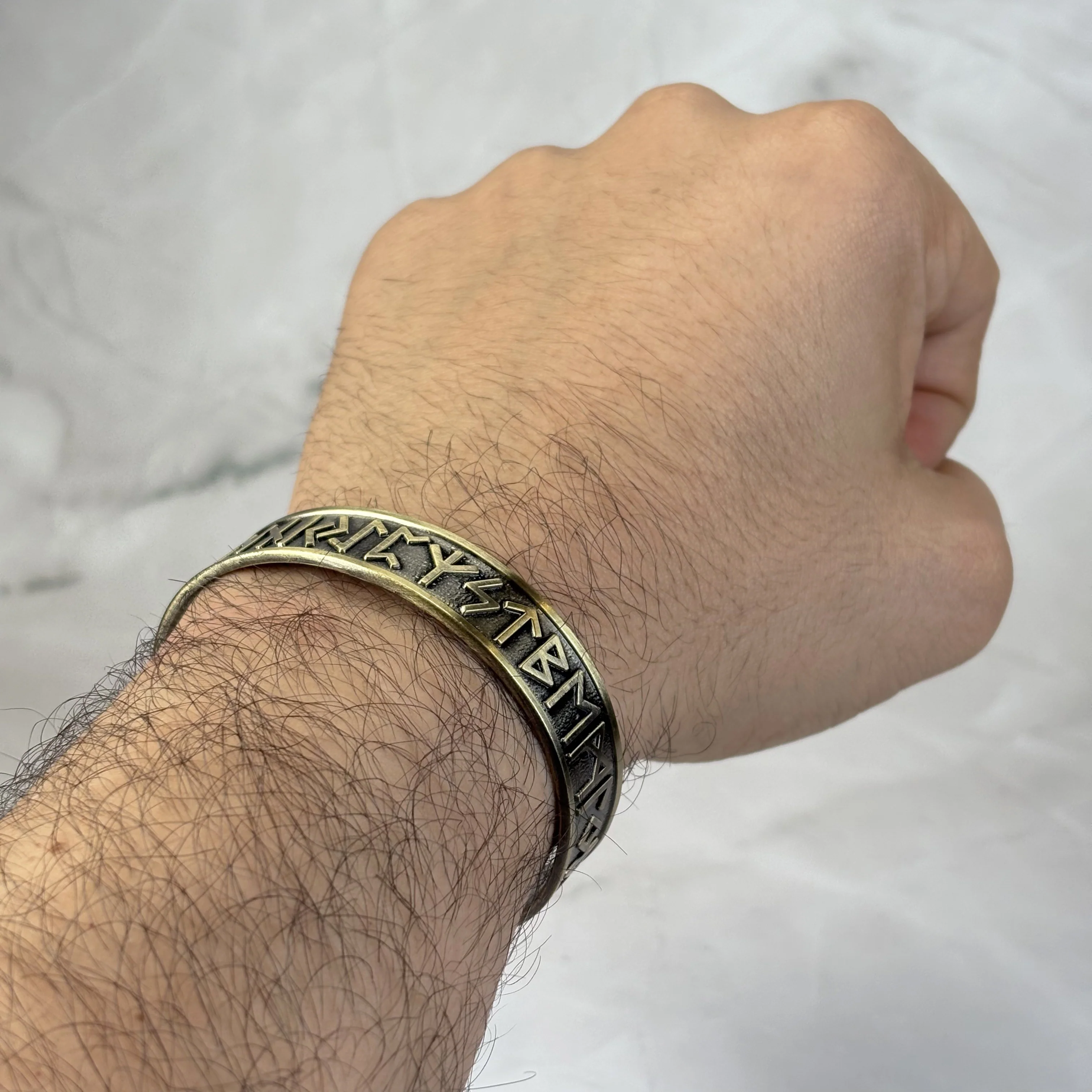 Bracelet runique - Doré - Image 5