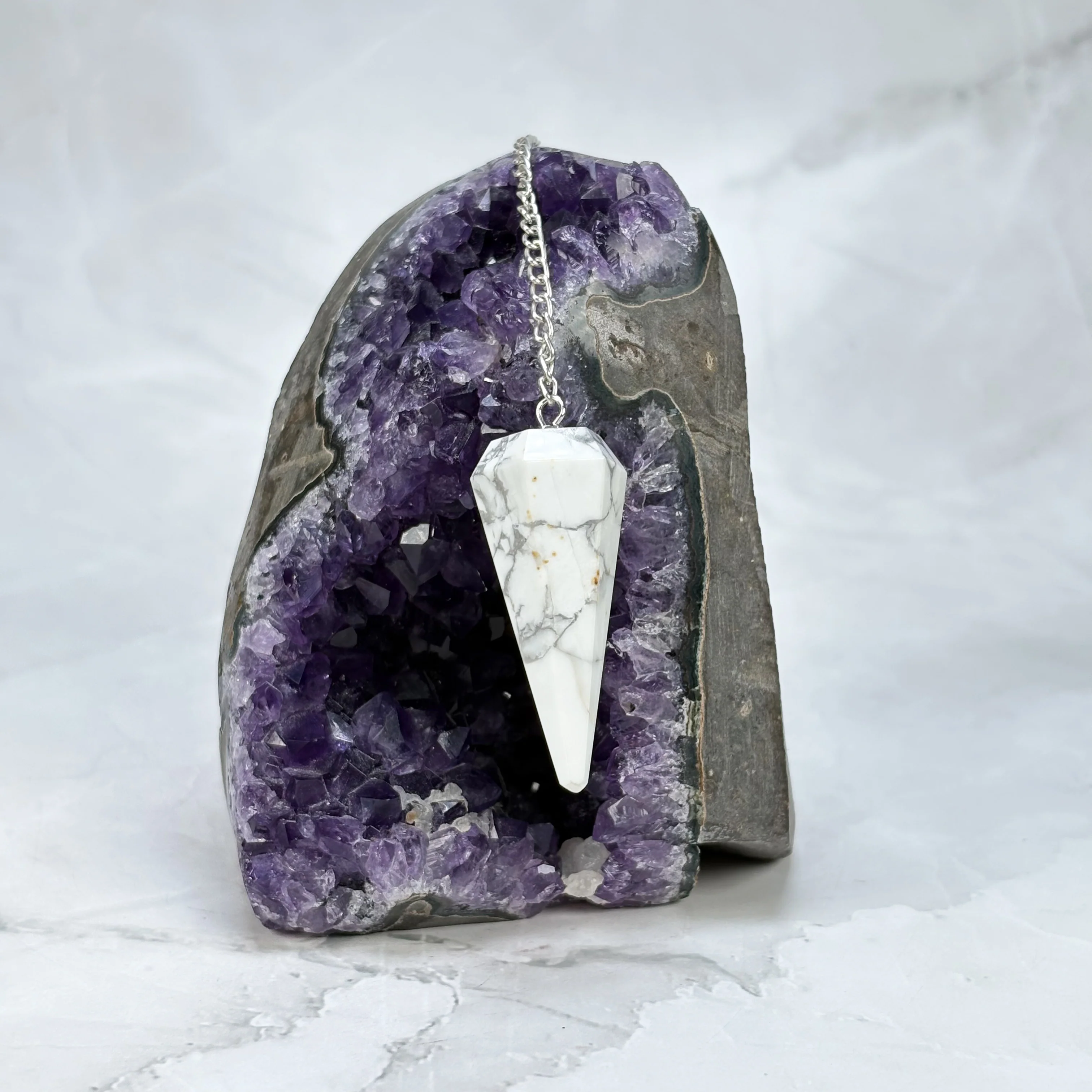 Pendule conique en Howlite