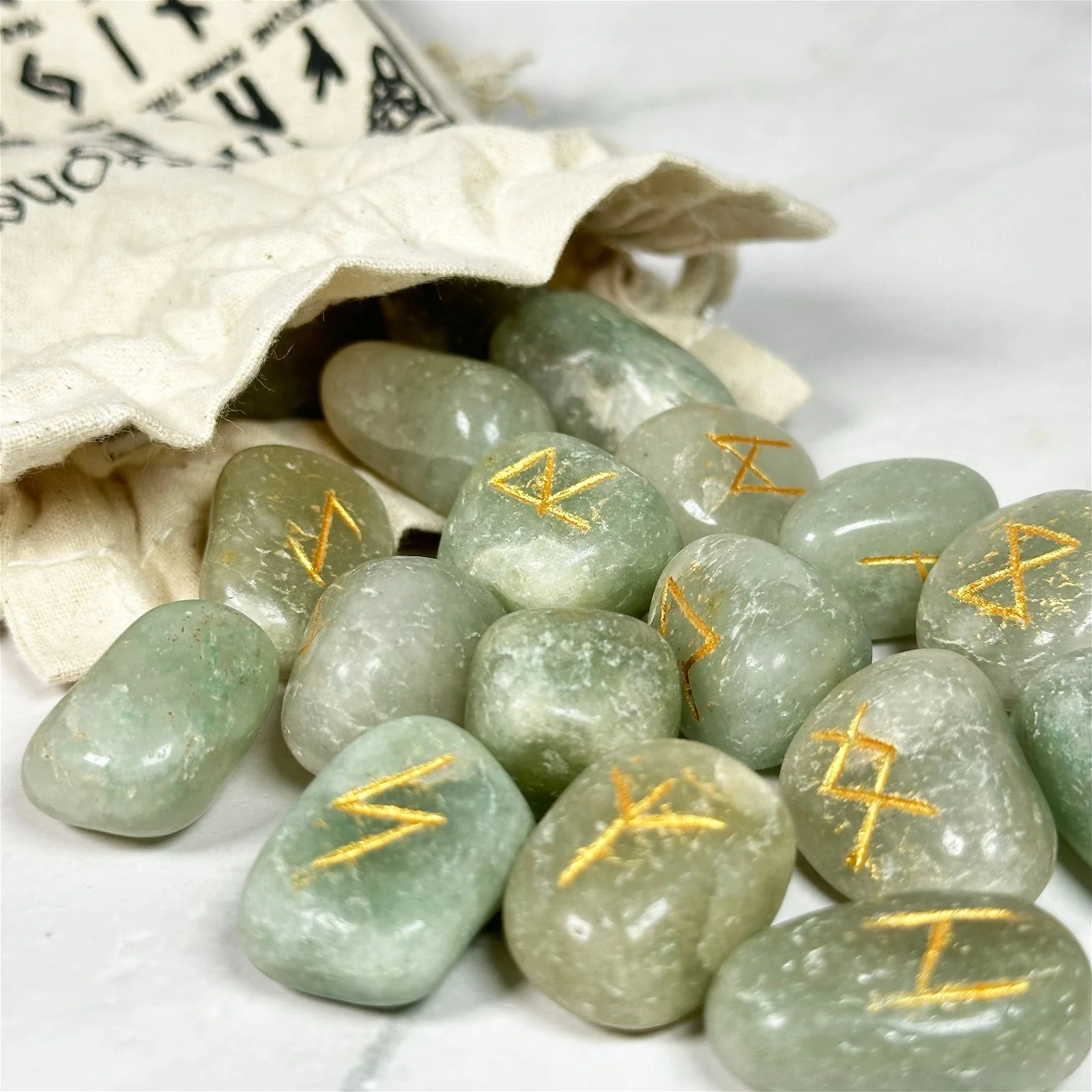 Runes en Aventurine Verte et pochette
