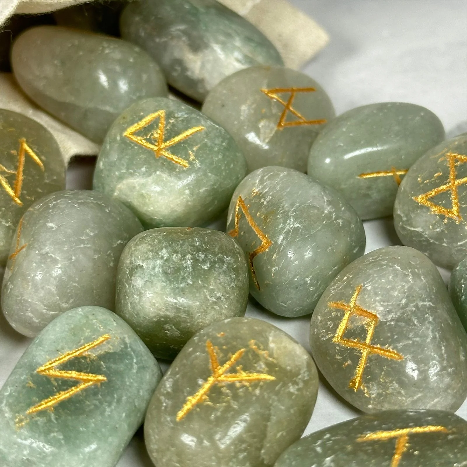 Runes en Aventurine Verte et pochette - Image 5
